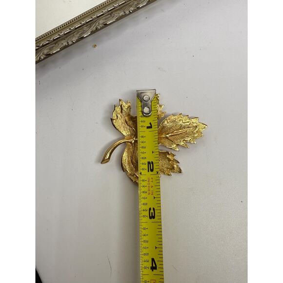Vintage Autumn Gold Leaf Brooch Pin - Picture 6 of 8